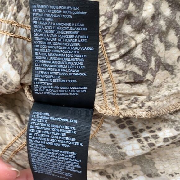 H&M Smocked Python Print Peplum Blouse Size Small - Picture 6 of 6